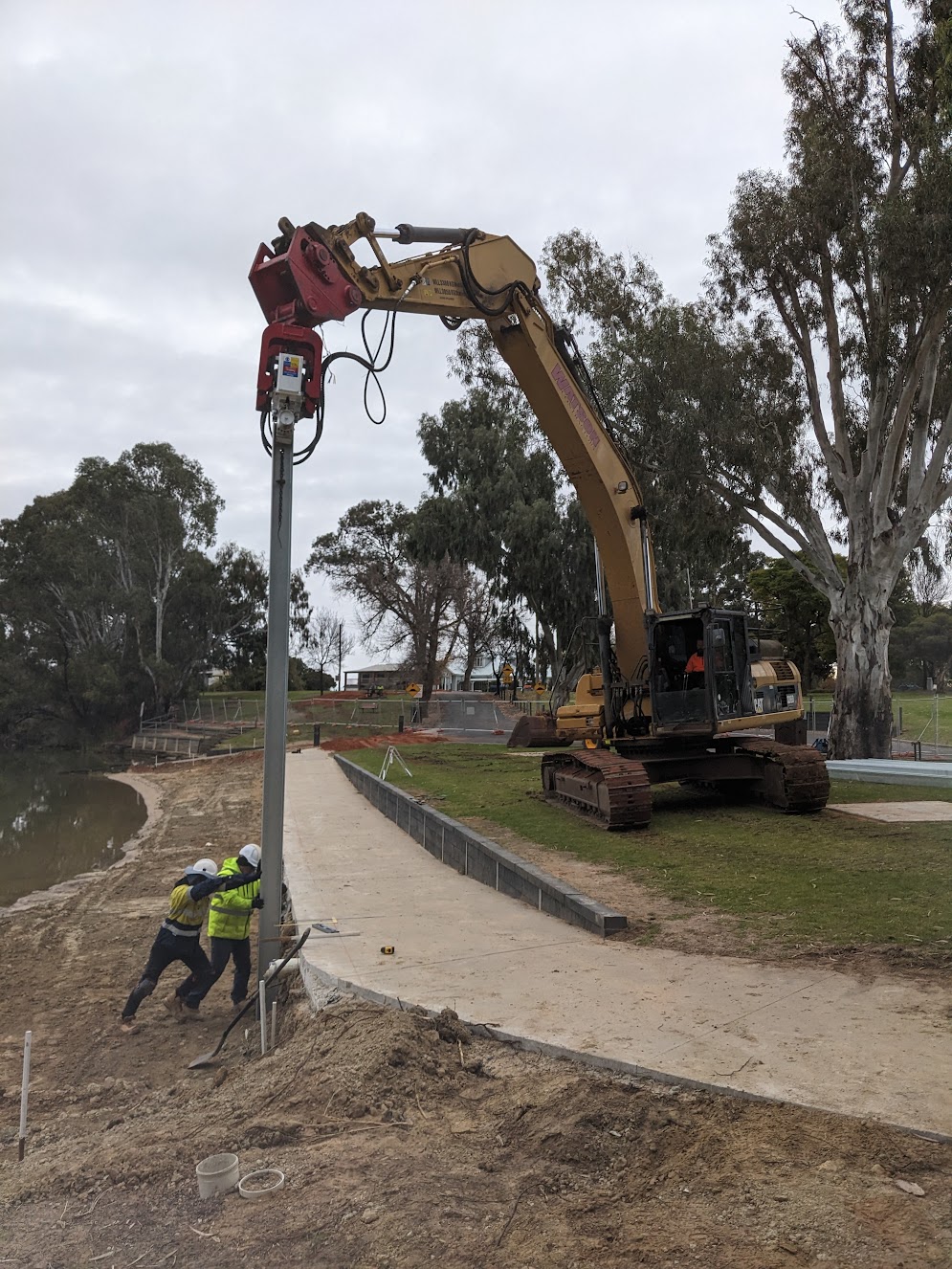 Construction Riverfront Gol Gol 