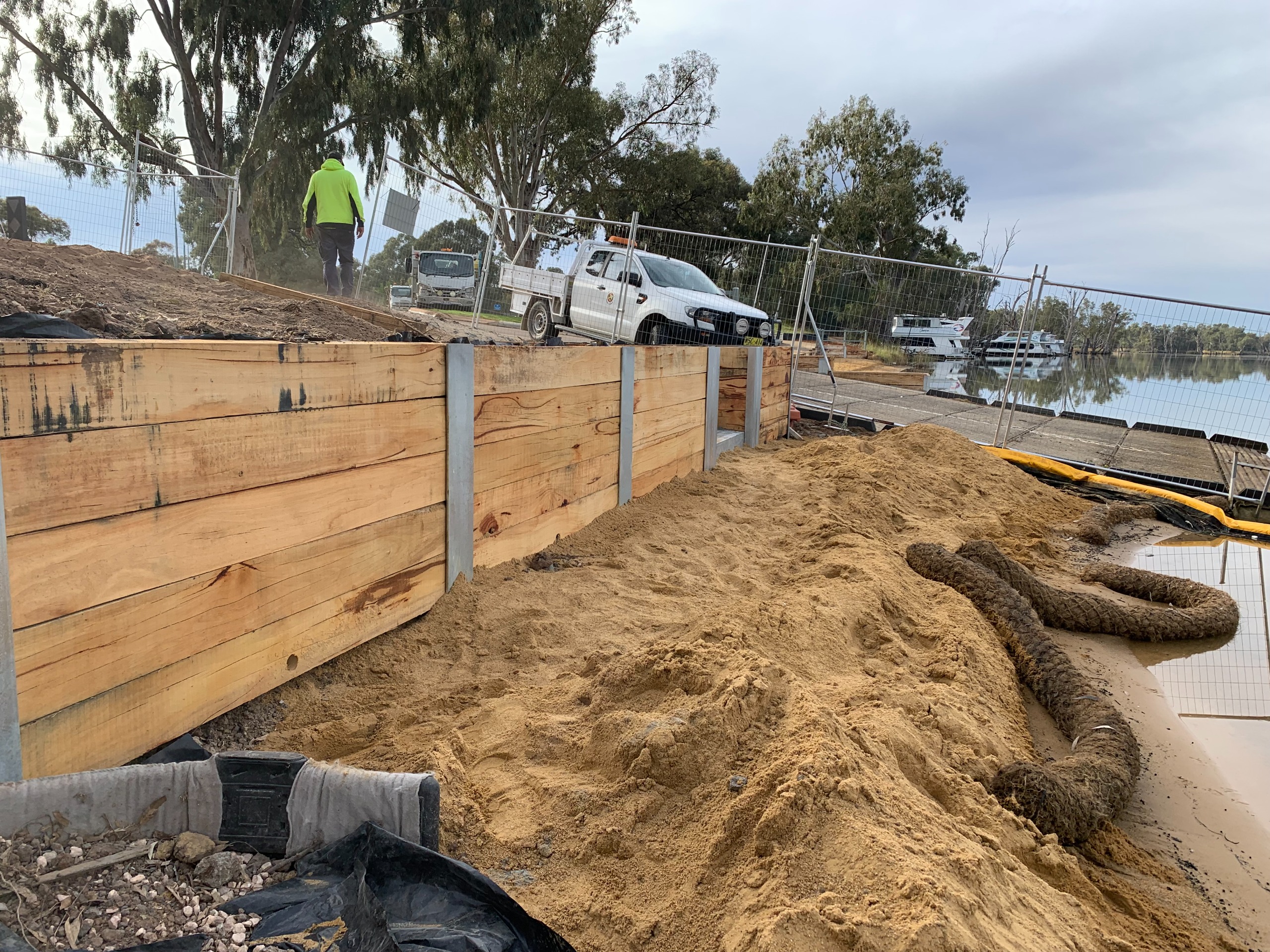 Construction Riverfront Gol Gol 